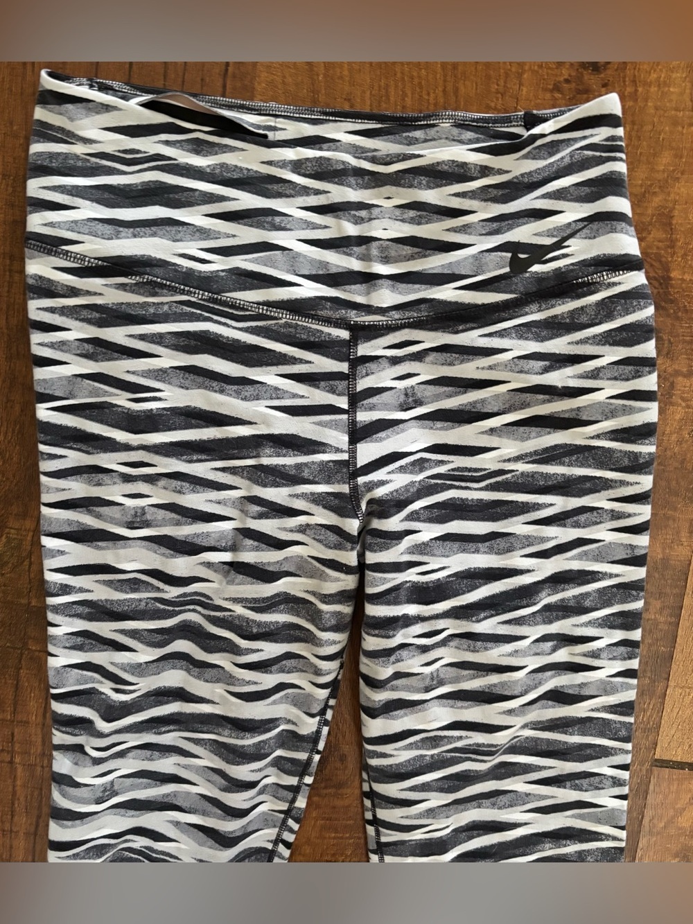 Nike legendary criss cross leggings cropped woman Sz Medium drifit - Picture 3 of 8